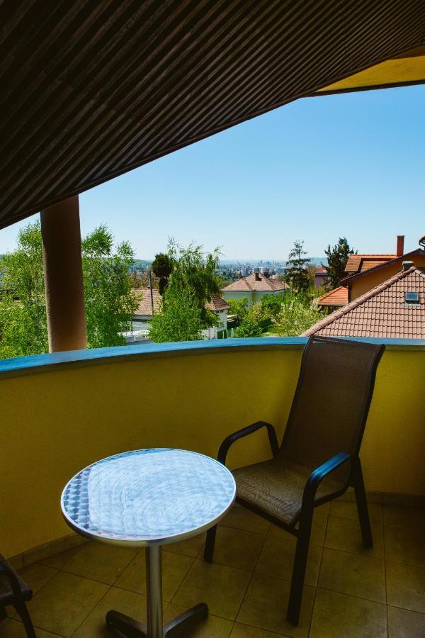 Pensiunea Imperial Târgu-Mureş Exterior foto